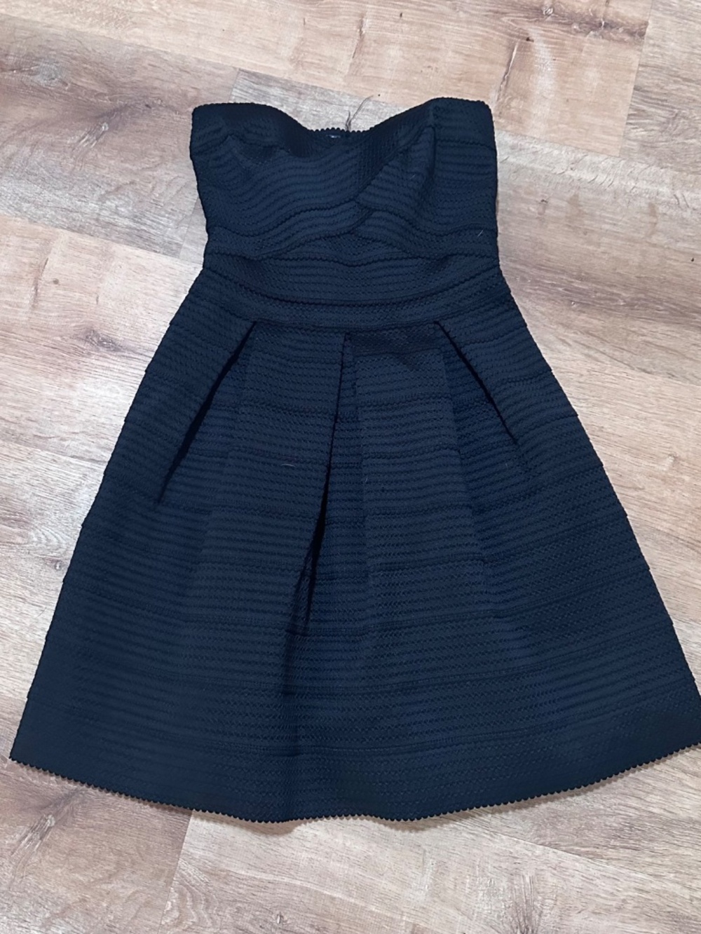 Express dress - Picture 2 of 4